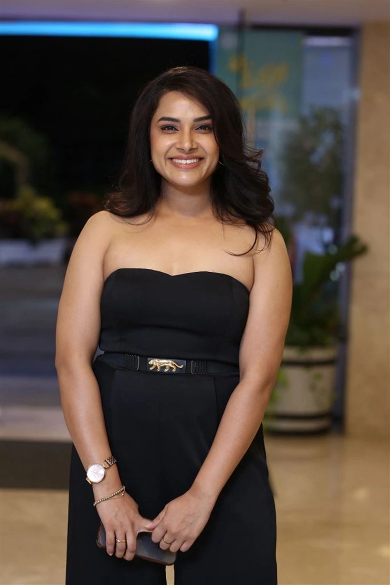 Telugu Actress Hari Teja at Aa Okkati Adakku Movie Pre Release Event